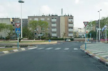 תמונה לשאלת תאוריה 0132: השלם: בהתקרבך למעבר חצייה להולכי רגל: