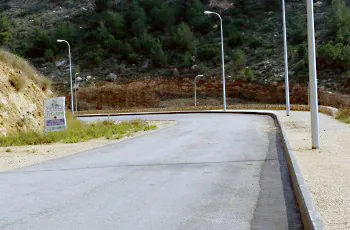 תמונה לשאלת תאוריה 0929: בתמונה שלפניך יש כמה גורמי דרך. מה צריכה להיות תגובת…